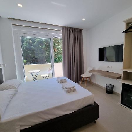 Marea Retreat Rooms マリーナ・ディ・カメロータ エクステリア 写真