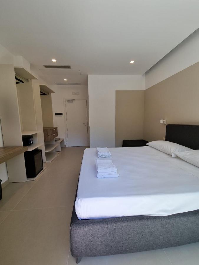 Marea Retreat Rooms マリーナ・ディ・カメロータ エクステリア 写真