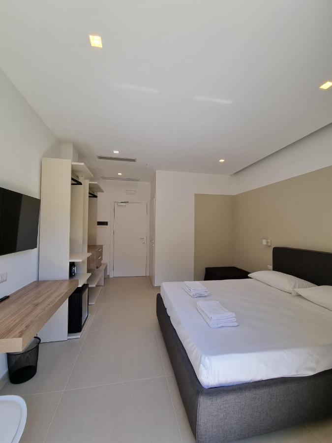 Marea Retreat Rooms マリーナ・ディ・カメロータ エクステリア 写真
