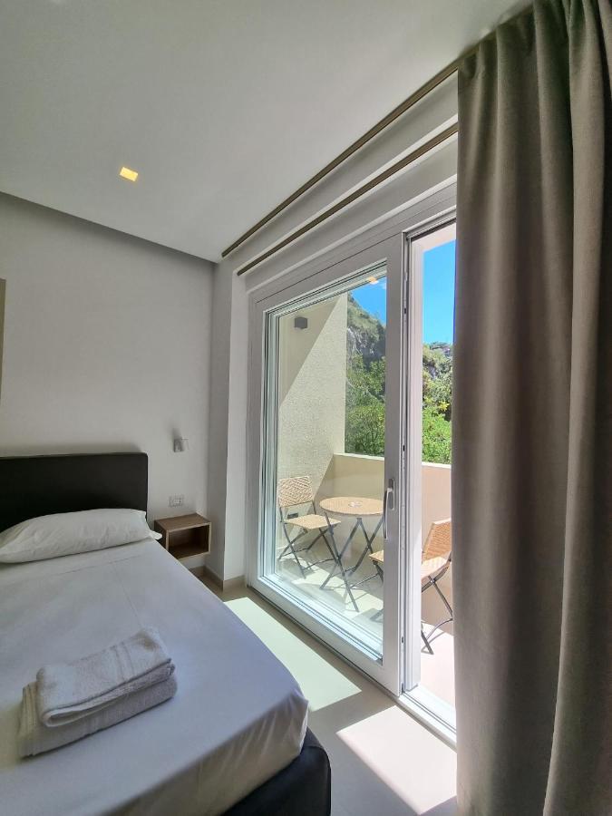 Marea Retreat Rooms マリーナ・ディ・カメロータ エクステリア 写真