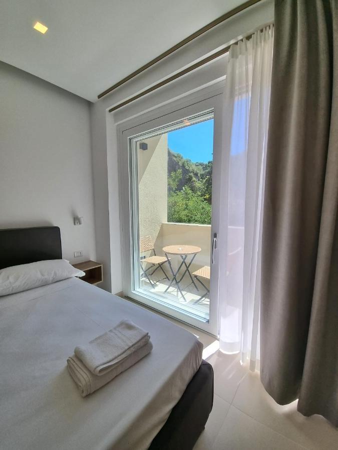 Marea Retreat Rooms マリーナ・ディ・カメロータ エクステリア 写真