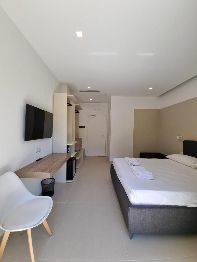 Marea Retreat Rooms マリーナ・ディ・カメロータ エクステリア 写真