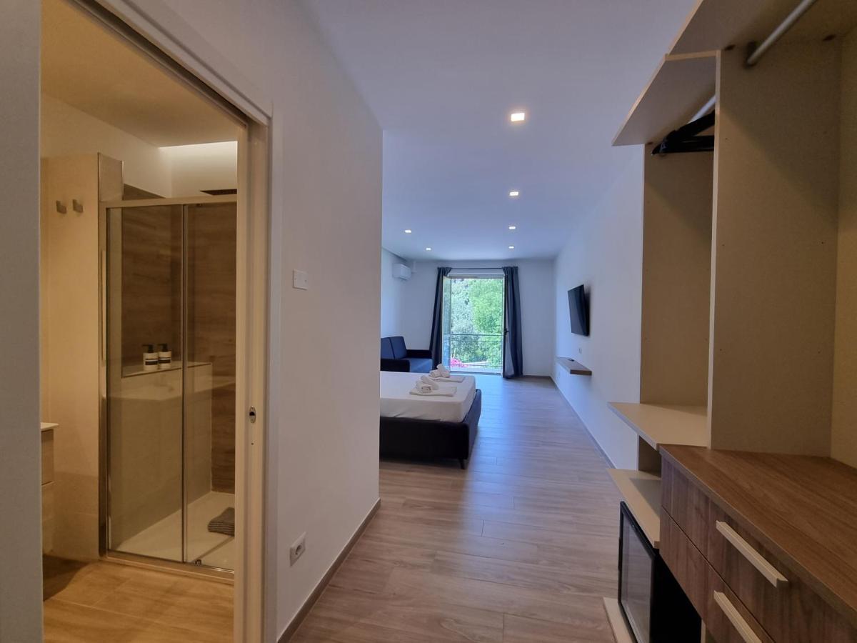Marea Retreat Rooms マリーナ・ディ・カメロータ エクステリア 写真